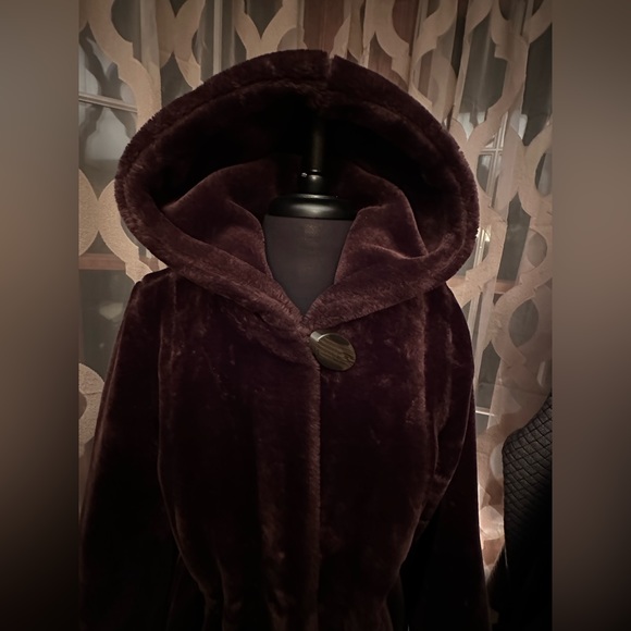 Dennis Basso faux fur coat - Picture 2 of 16